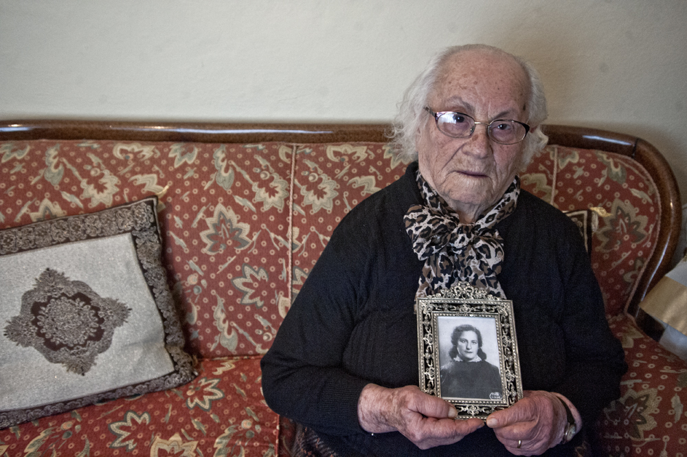 Դարաւոր Կաղնին՝ Հեղնա Տատիկը